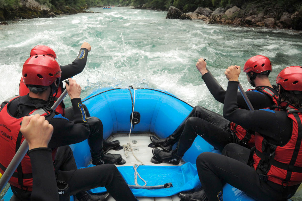 Der Fluss Tara in Europas größter Schlucht bietet die besten Bedingungen für Rafting in Montenegro