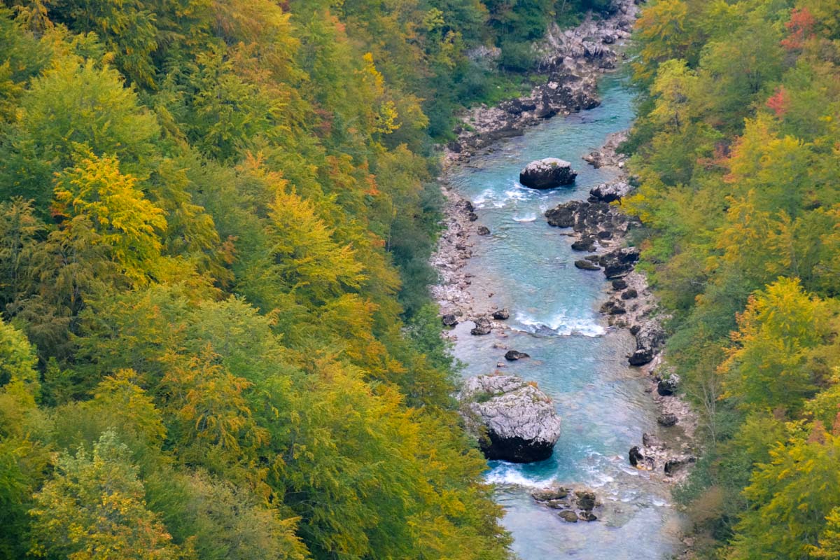 Die beste Zeit für Rafting auf der Tara sind die Sommermonate und der Herbst, wenn der Fluss nicht allzu reißend ist, Montenegro
