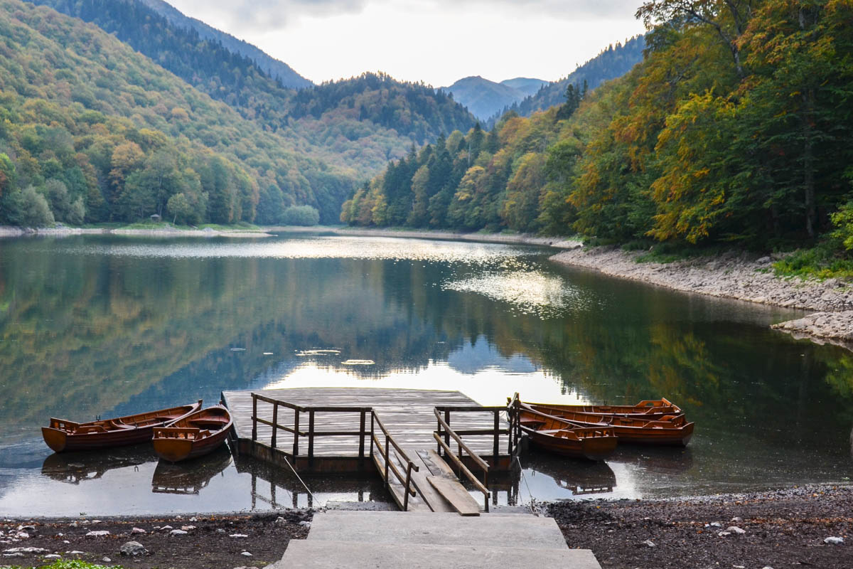 Blick auf den Gletschersee Biogradsko Jezero; gleich in der Nähe ist die Hütte der Parkverwaltung, Montenegro