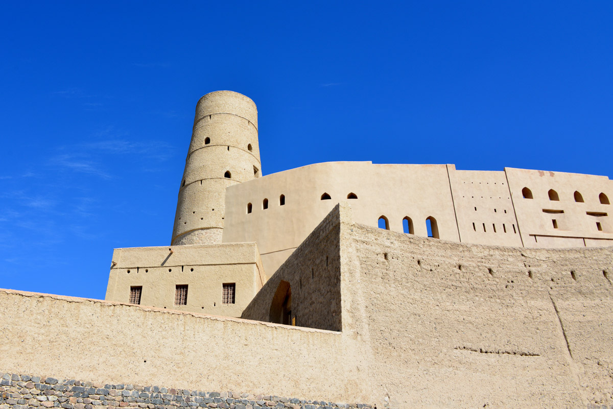Die gewaltigen Dimensionen der Festung Hisn Tamah in Bahla lassen sich aus der Nähe kaum erfassen, Oman