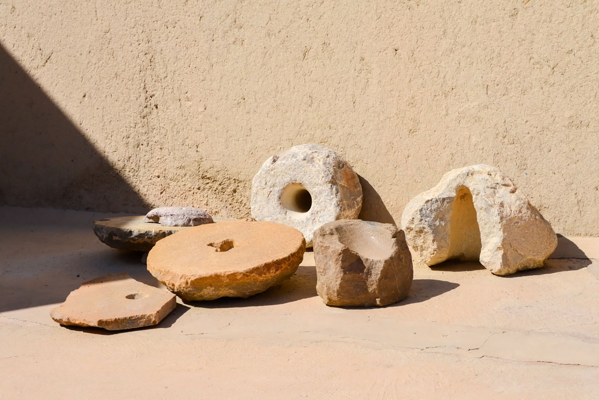 Historische Töpferkunst aus Tonerde, zu sehen in der Festung Hisn Tamah in Bahla, Oman