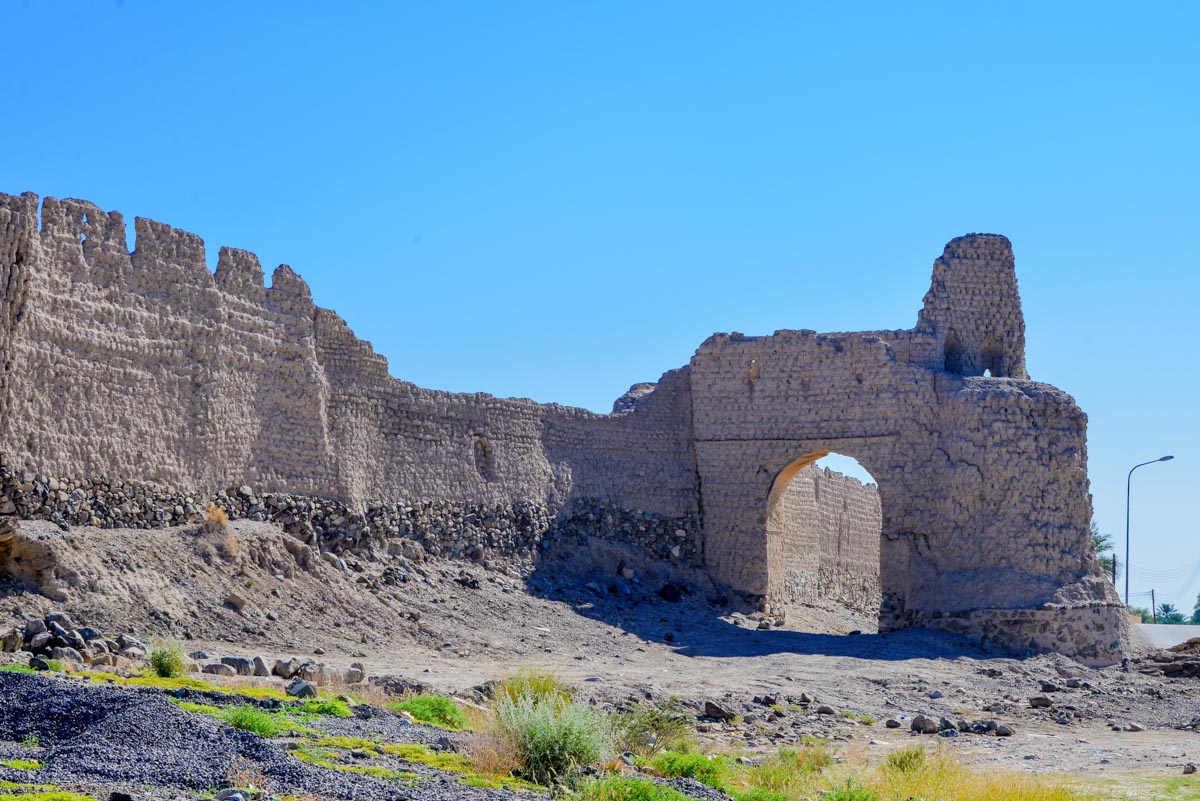 Die Stadtmauer von Bahla im nördlichen Oman besteht zur Gänze aus Lehmziegeln und wurde vor rund 600 Jahren errichtet