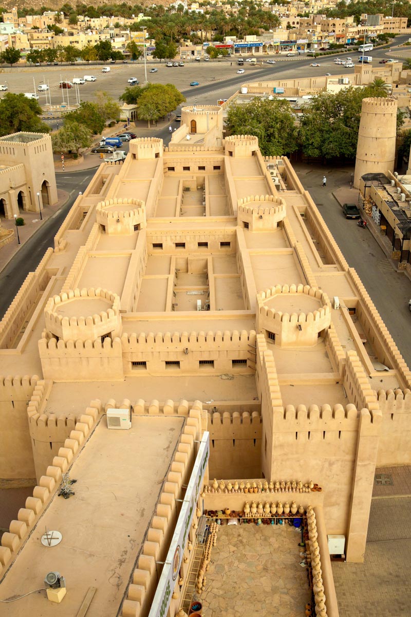 Das monumentale Fort von Nizwa wurde in den 1650er Jahren von Sultan ibn Saif I. errichtet, Oman