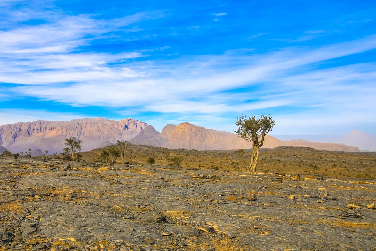 Der Gipfel des „Sonnenbergs“ Jebel Shams kann sowohl zu Fuß als auch mit dem Auto erklommen werden, Oman