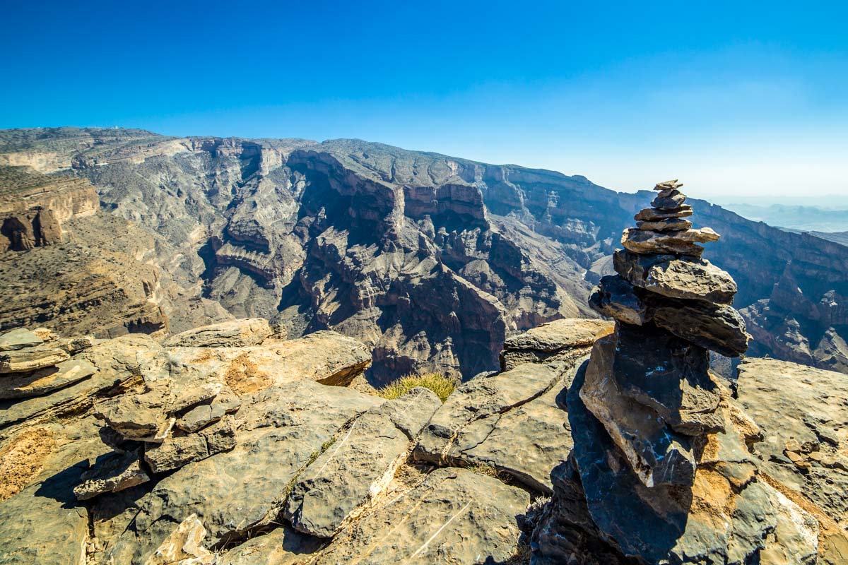 Ausgangspunkt für die Besteigung des Jebel Shams ist das Wadi Nakhar, eine spektakuläre Schlucht, die auch als „Grand Canyon des Oman“ bezeichnet wird