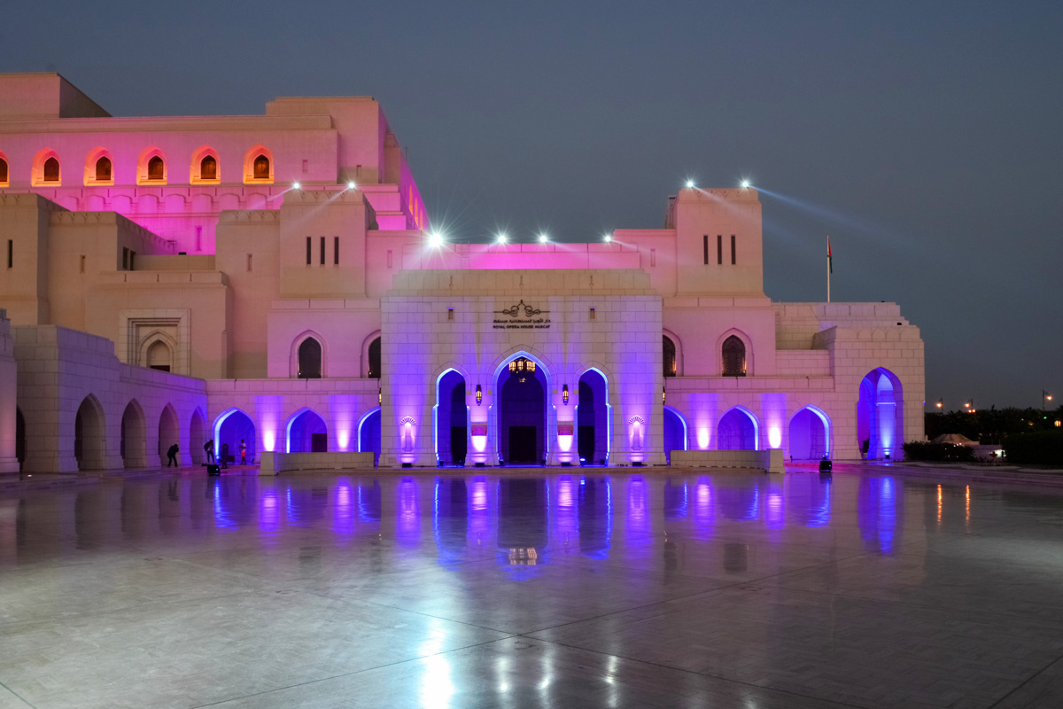Die Bezeichnung der Oper von Muscat lautet nicht wie geplant „House of Musical Arts“ sondern nach dem Londoner Vorbild „Royal Opera House“, Oman