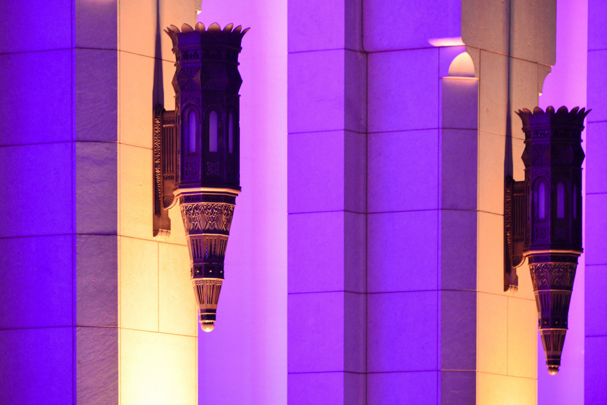 In der Oper von Muscat, Oman, werden vor allem die wunderbare Akustik und das außergewöhnliche Bühnenbild gelobt