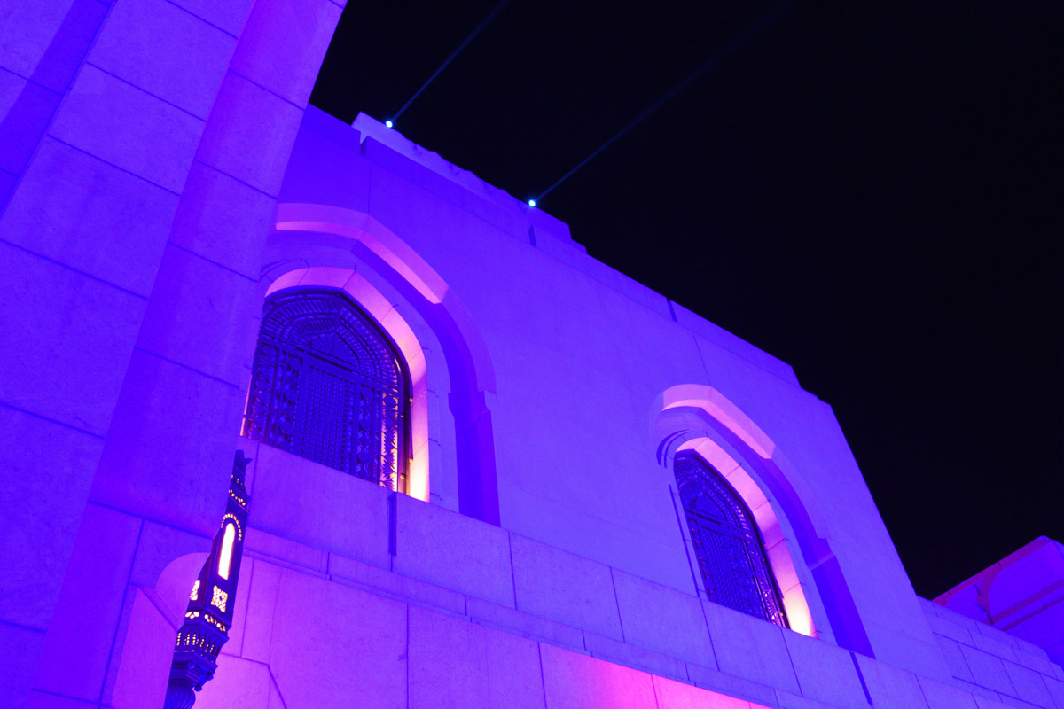 Die offizielle Eröffnung der Oper von Muscat für die Massen erfolgte ab 14. Oktober 2011 mit den drei großen Werken Turandot, Carmen und Schwanensee, Oman