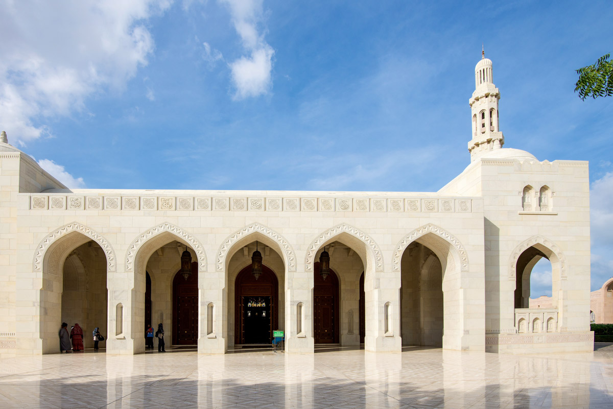 Das Frauen-Gebetshaus der Sultan Qaboos Moschee von Muscat bietet nur rund 750 Betenden Platz, Oman