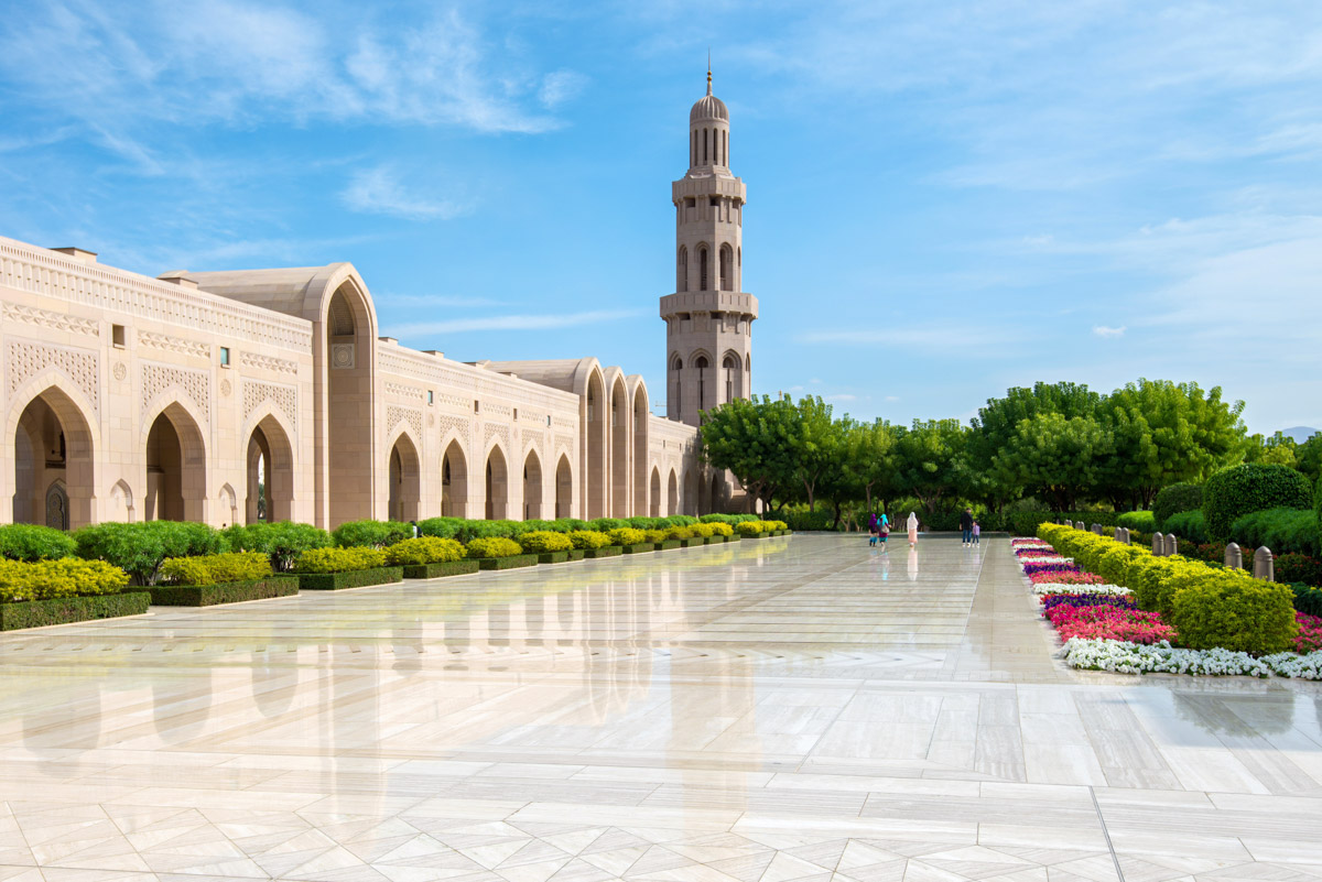 Sultan Qaboos Grand Mosque in Muscat, der Hauptstadt Omans, gehört zu den größten Gebetsstätten weltweit