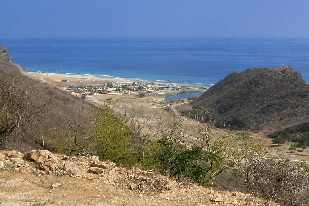 Blick auf das Fischerdorf Rakhyut, Oman