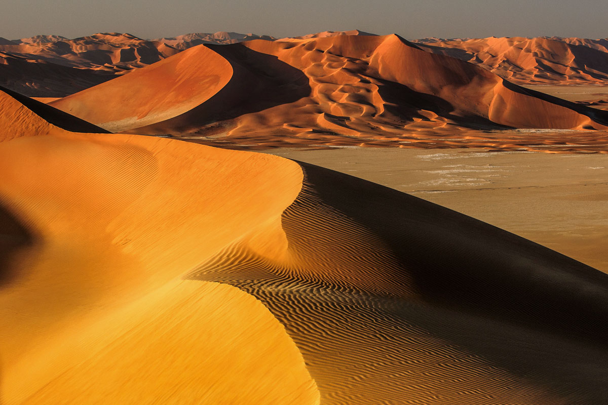 Die Sandwüste Rub al-Khali liegt im Süden der arabischen Halbinsel und erstreckt sich über die Vereinigten Arabischen Emirate, Saudi-Arabien, Jemen und Oman