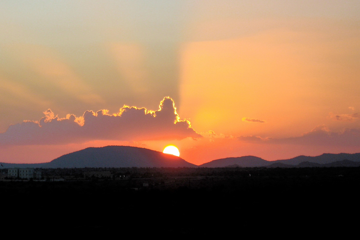 Faszinierender Sonnenuntergang am Saiq Plateau im Jebel-Akhdar auf ca. 2.000 Meter Seehöhe, Oman