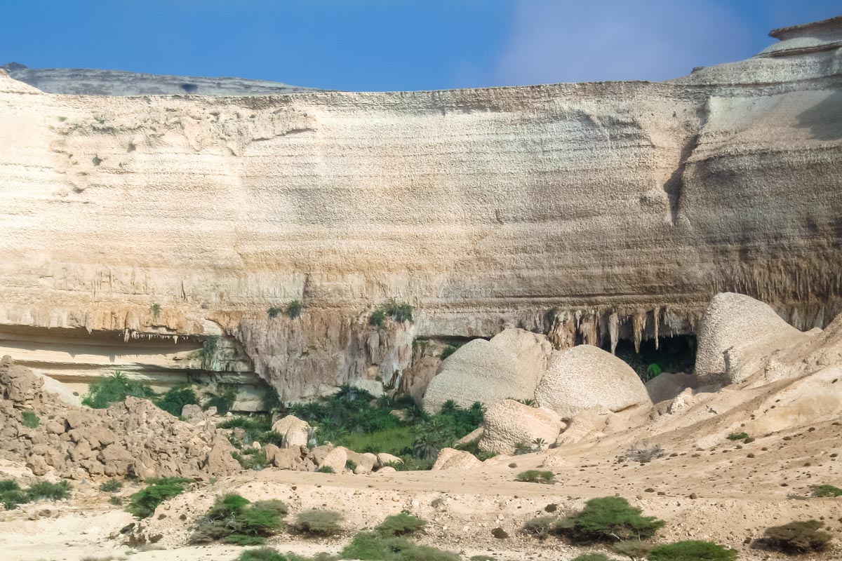 Im gesamten Wadi Shuwaymiyah findet man bizarre, aber beeindruckende Felsformationen, Oman