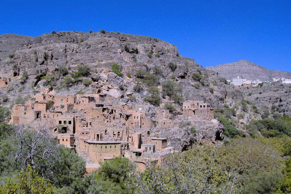 Wie lange man allerdings noch durch die engen Gassen des Wadi bani Habib streifen kann, hängt von den Niederschlägen ab, denn Regen und Feuchtigkeit sind Gift für jeden Lehmbau, Oman