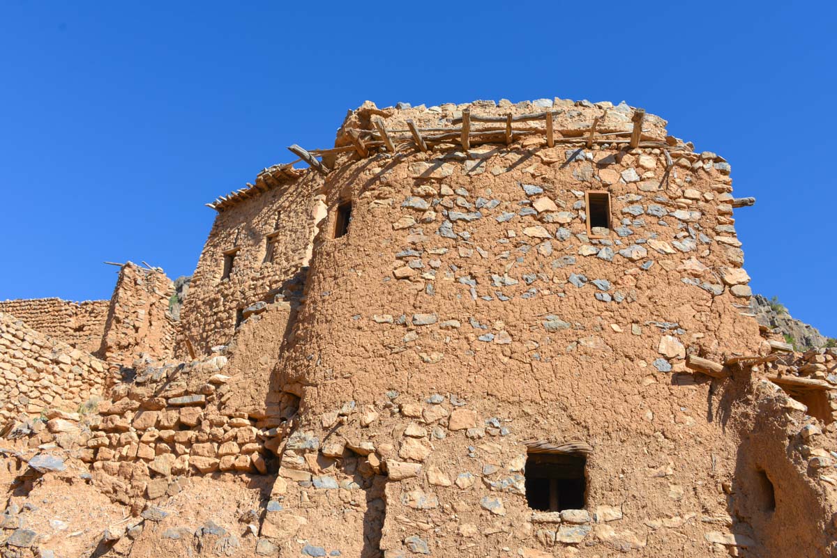 Den kargen Regenfällen im Oman ist es zu verdanken, dass die seit Jahrzehnten verlassenen Lehmbauten im Wadi bani Habib heute noch stehen
