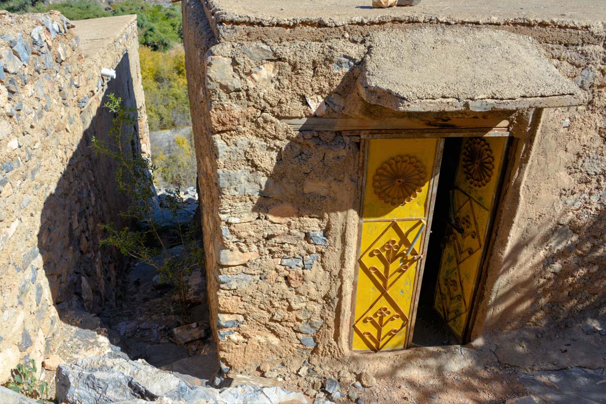 Bei manchen Lehmhütten im Wadi bani Habib ist auch ihr Inneres für Besucher zugänglich, Oman
