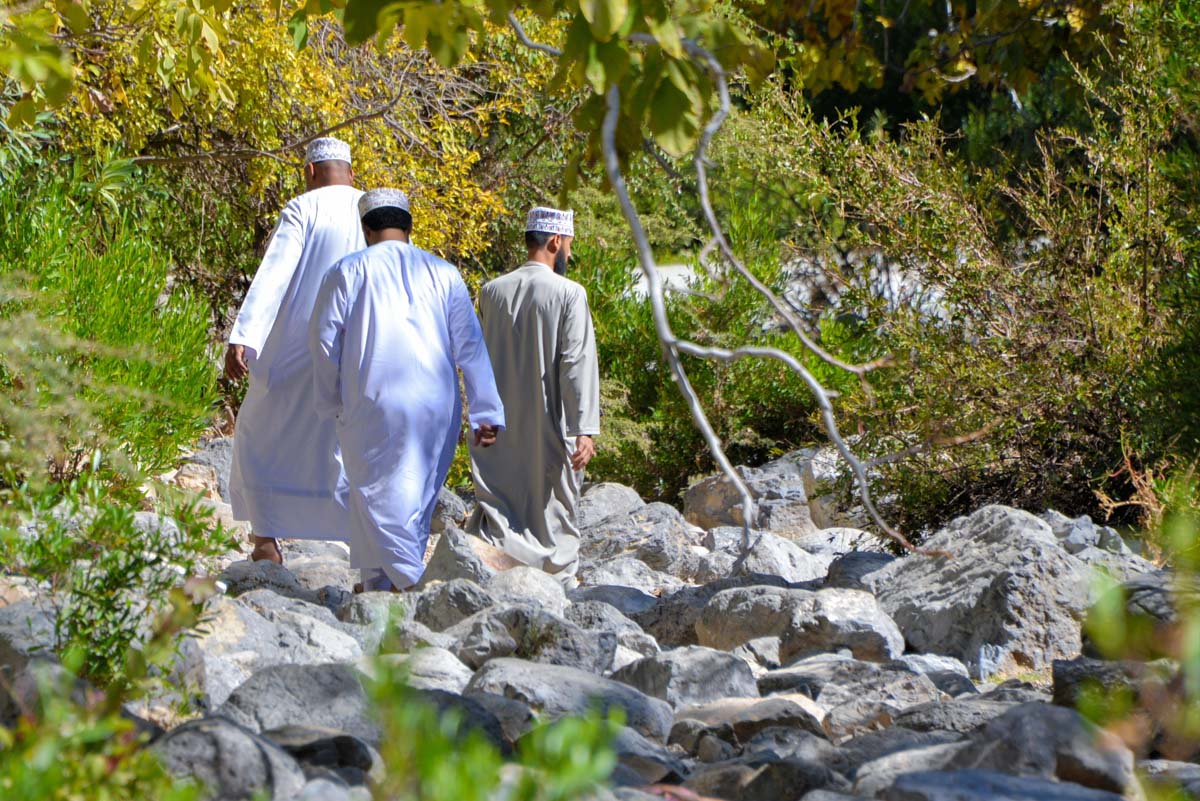 Auf dem Weg ins Wadi bani Habib kommt man sich vor, als hätte man in der Gebirgswüste des Oman einen geheimen Garten entdeckt