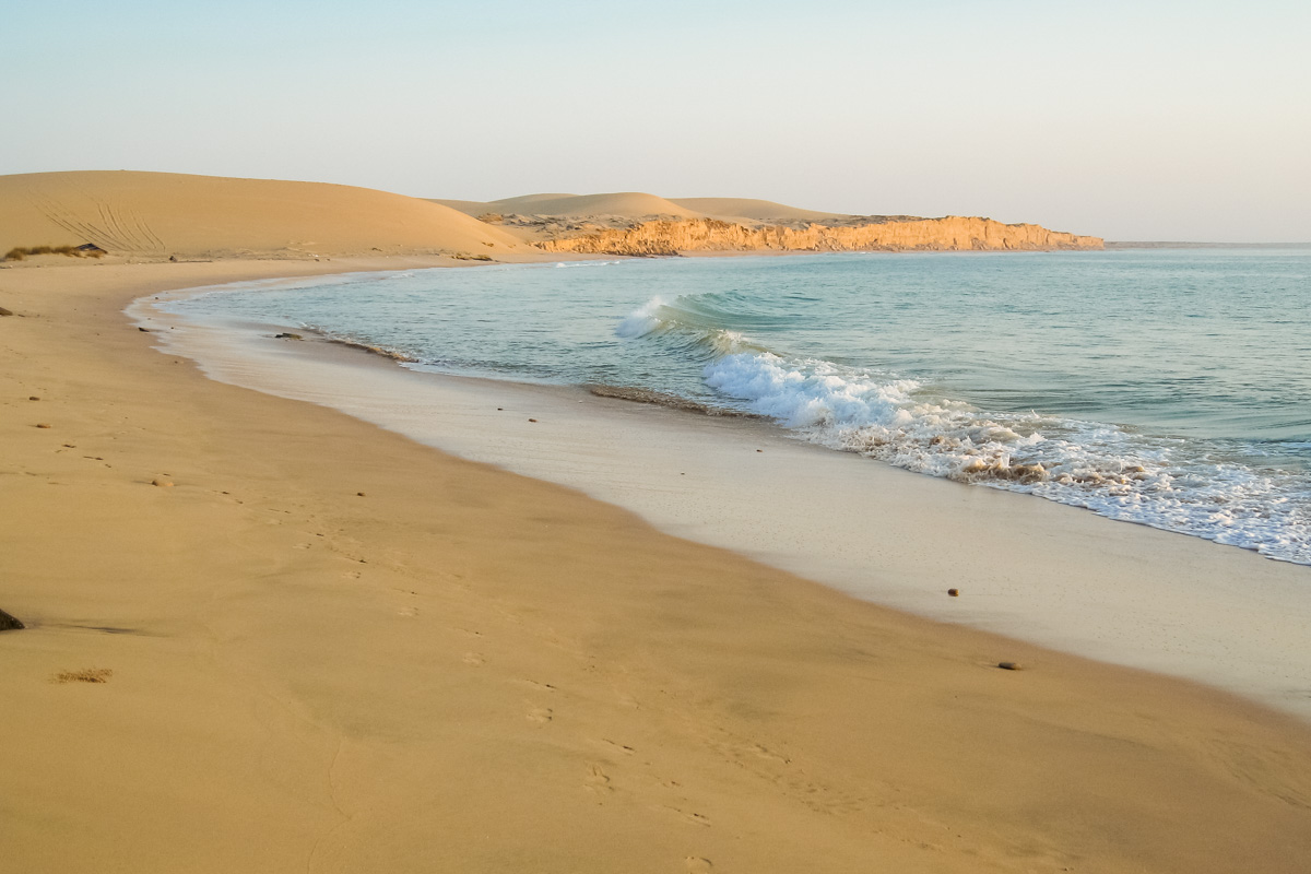 Die Ramlat al Wahiba reicht im Süden bis an das Meer und bietet eine atemberaubende Kulisse für jeden Fotografen, Oman