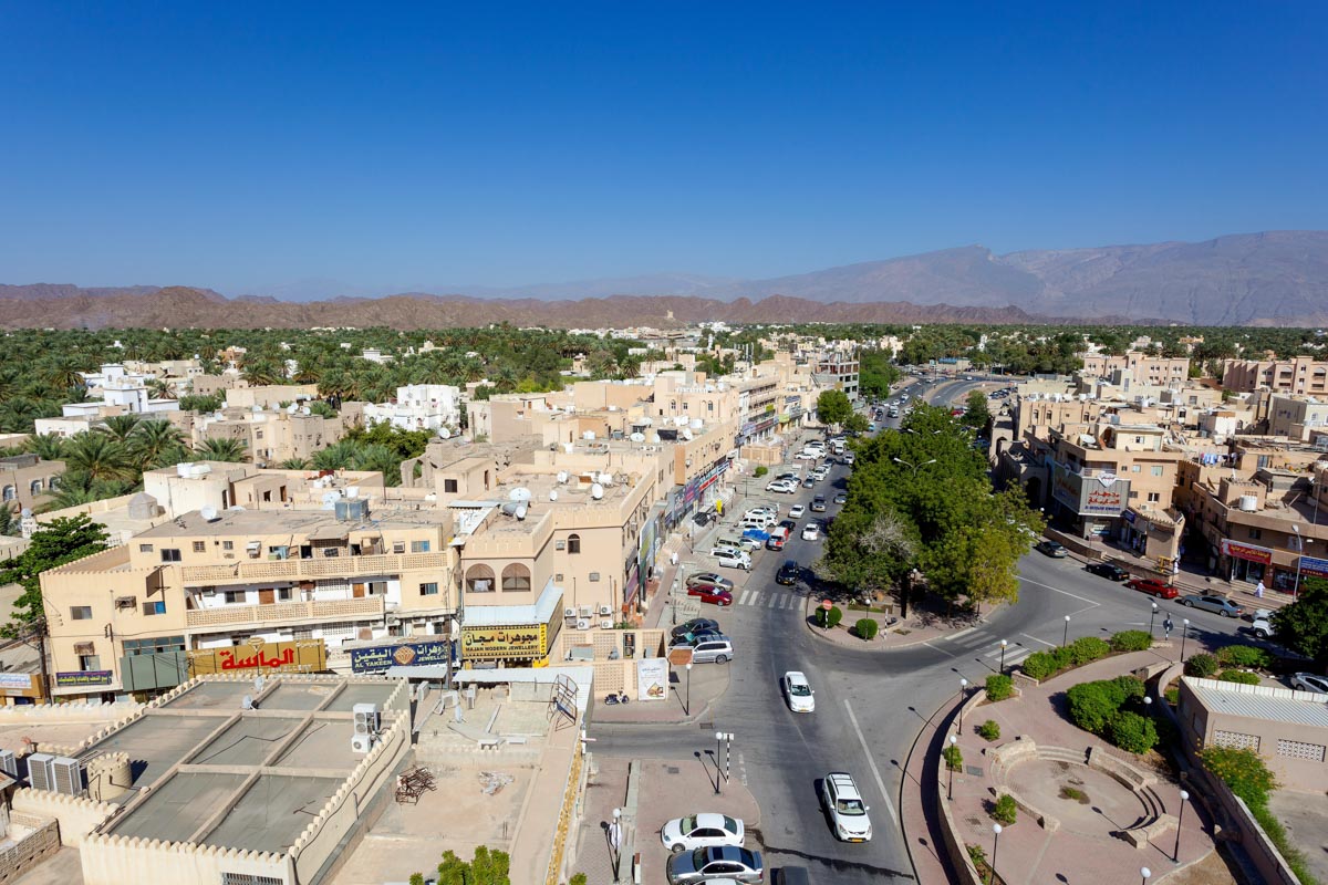 Nizwa hat in der Geschichte des Oman immer eine bedeutende Rolle gespielt und ist auch heute noch ein wichtiges Handelszentrum
