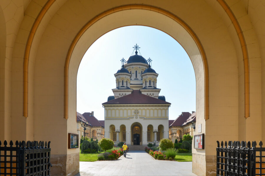 Die prächtige Orthodoxe Kathedrale von Alba Iulia wurde im Jahr 1922 für die Krönung von Ferdinand I. und Maria als Königspaar des neuen Rumänien errichtet - © FRASHO / franks-travelbox