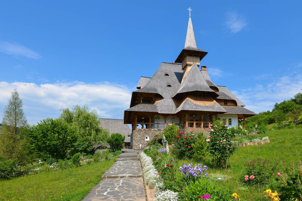 Das Kloster von Bârsana zählte einst zu den wichtigsten Klöstern der Maramureș und heute zu den schönsten Eichenholzbauten Rumäniens