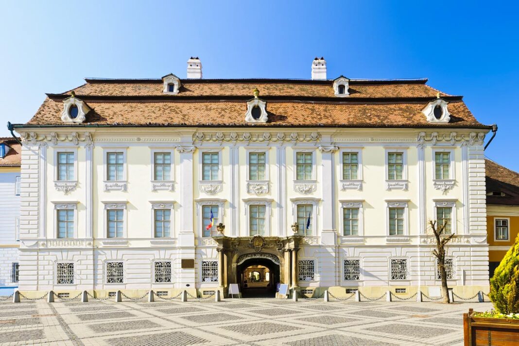 Das Brukenthal Nationalmuseum in Sibiu (Hermannstadt) ist in sechs interessante Bereiche gegliedert und in fünf wundervollen historischen Gebäuden untergebracht, Rumänien - © draghicich / Fotolia