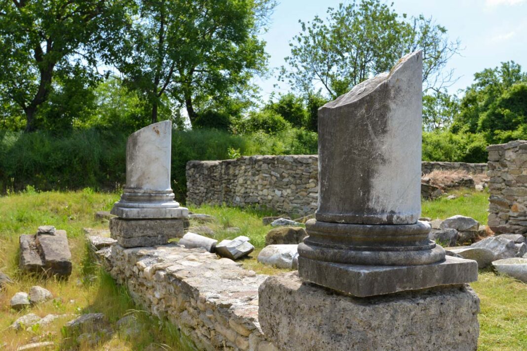 Die einstige Provinzhauptstadt Ulpia Traiana Sarmizegetusa Regia im Zentrum von Rumänien zeugt von der traditionellen römischen Bauweise des frühen 2. Jahrhunderts - © FRASHO / franks-travelbox