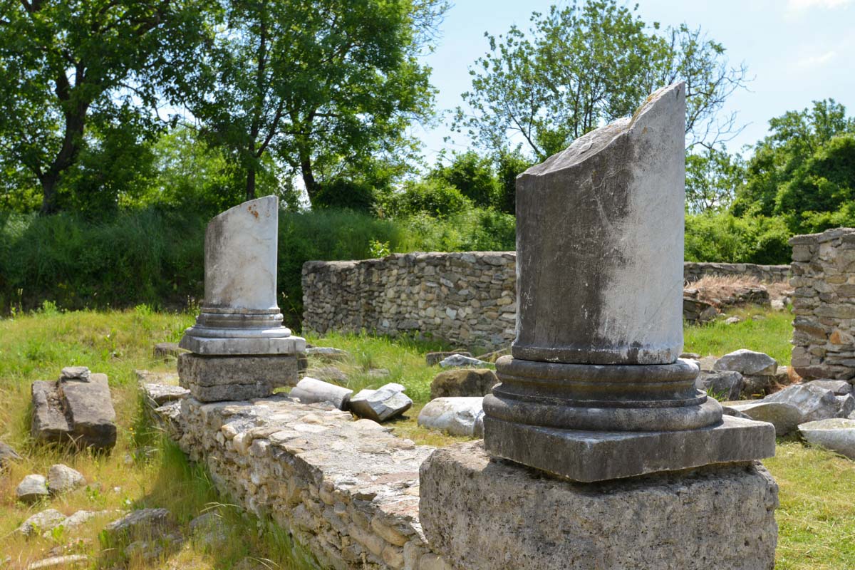 Die einstige Provinzhauptstadt Ulpia Traiana Sarmizegetusa Regia im Zentrum von Rumänien zeugt von der traditionellen römischen Bauweise des frühen 2. Jahrhunderts