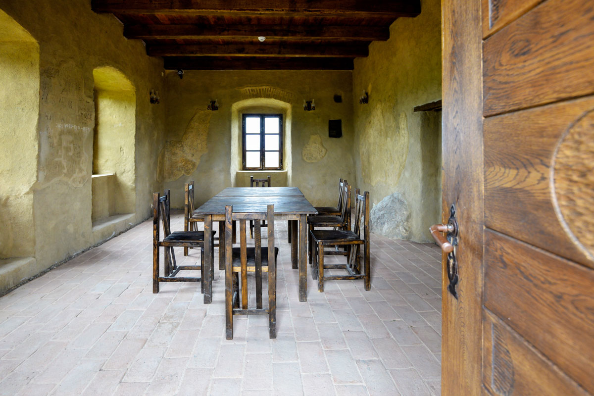 Auch einige Innenräume der Burg von Rupea können besichtigt werden und lassen das Leben vor hunderten von Jahren nachvollziehen, Rumänien