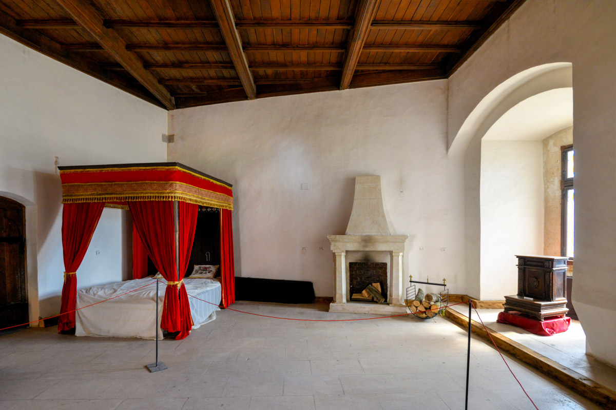 Im zweiten Stock der Burg von Hunedoara befanden sich auch vor 500 Jahren beheizbare Wohnräume, Rumänien