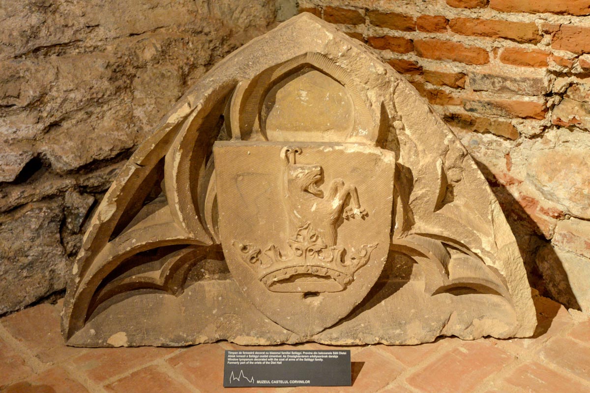 Wappen des Hauses Szilágyi auf der Burg von Hunedoara, im Mittelalter eine einflussreiche Fürstenfamilie in Ungarn und Siebenbürgen, Rumänien