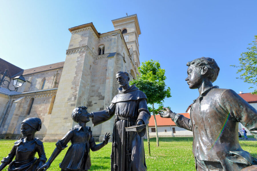 Die römisch katholische Kathedrale von Alba Iulia, Rumänien, ist älteste Kirche des Landes und letzte Ruhestätte der ungarischen Königsfamilie Hunyadi - © FRASHO / franks-travelbox