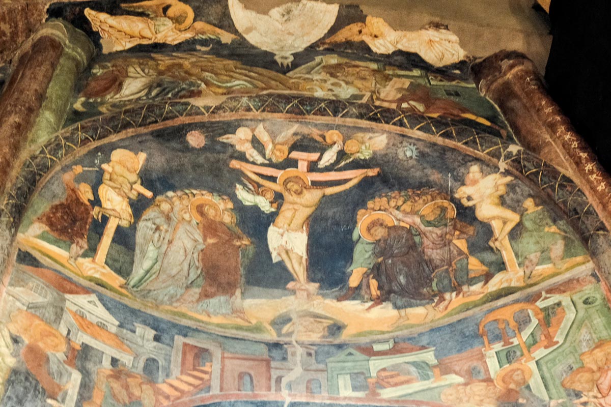 Kreuzigungsszene in der Klosterkirche von Arbore, Rumänien