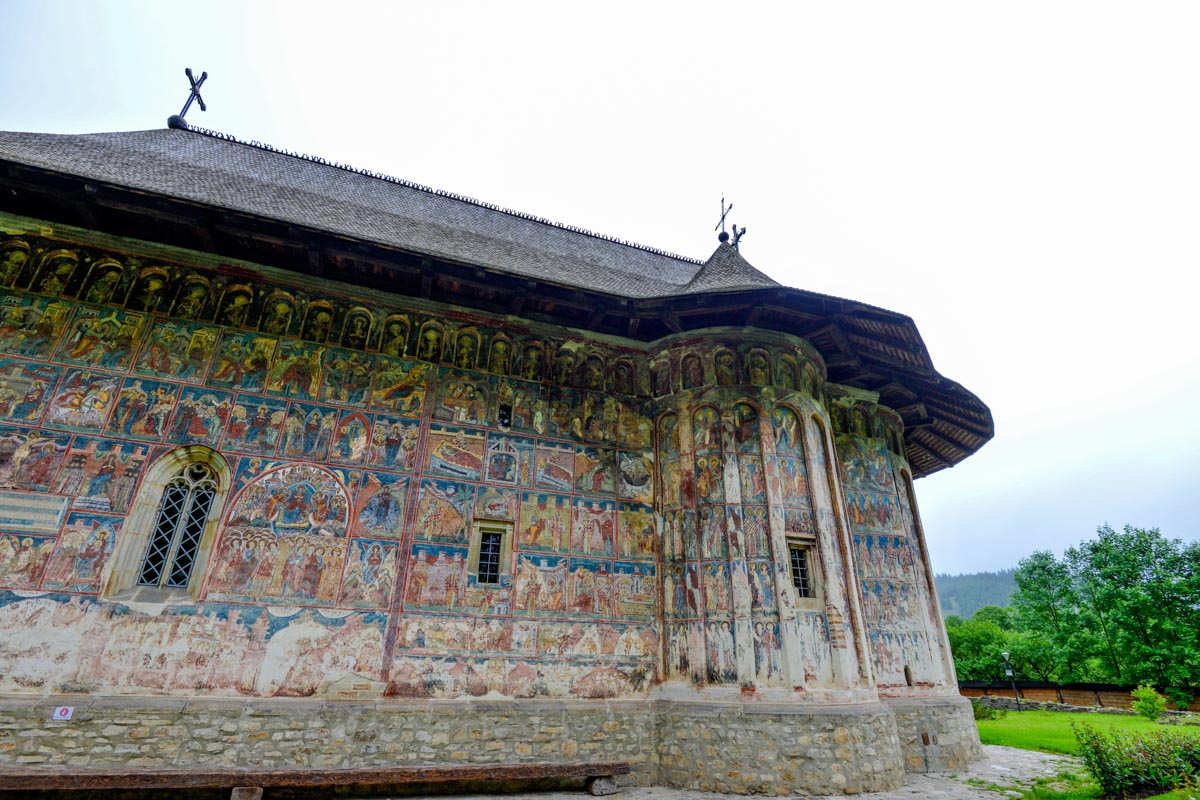 Die kunstvollen Wandmalereien an der wettergeschützten Südseite des Humor-Klosters sind bis heut am besten erhalten geblieben, Rumänien
