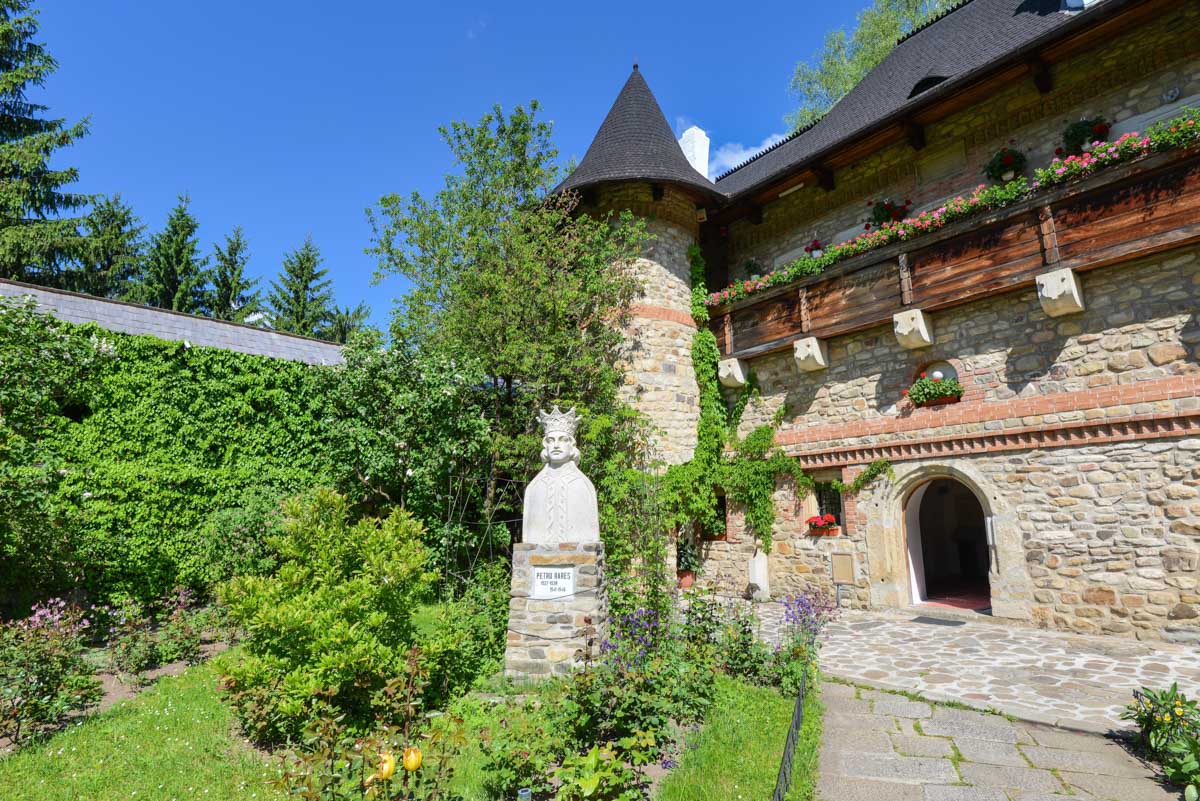 Das Museum des Klosters Moldovița beherbergt unter anderem von Stefan dem Großen persönlich gestiftete Stickereien, Rumänien
