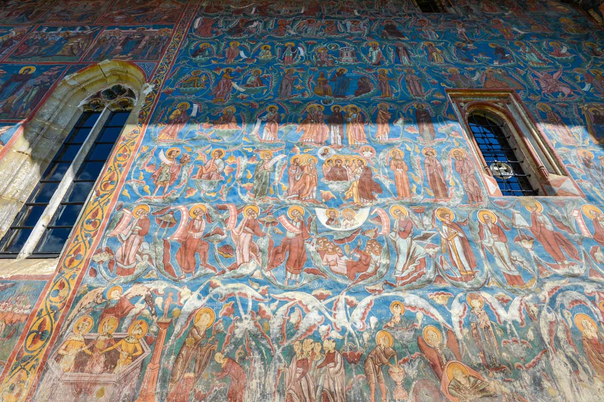 Der Stammbaum Jesse als prachtvolles Fresko an der Südfassade des Klosters Moldovița, Rumänien