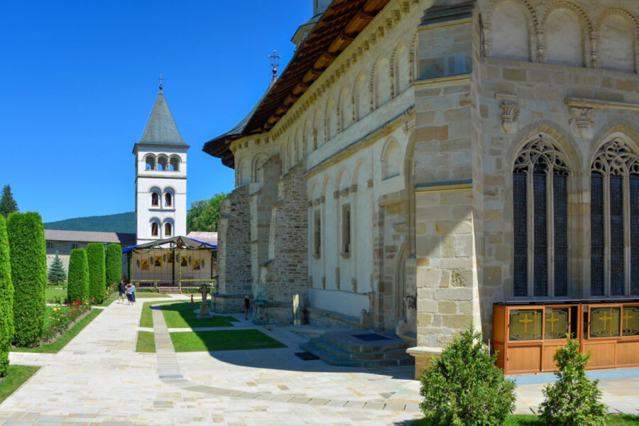 Als letzte Ruhestätte von Fürst Stefan dem Großen kommt dem Kloster von Putna besondere Bedeutung zu, Rumänien - © FRASHO / franks-travelbox