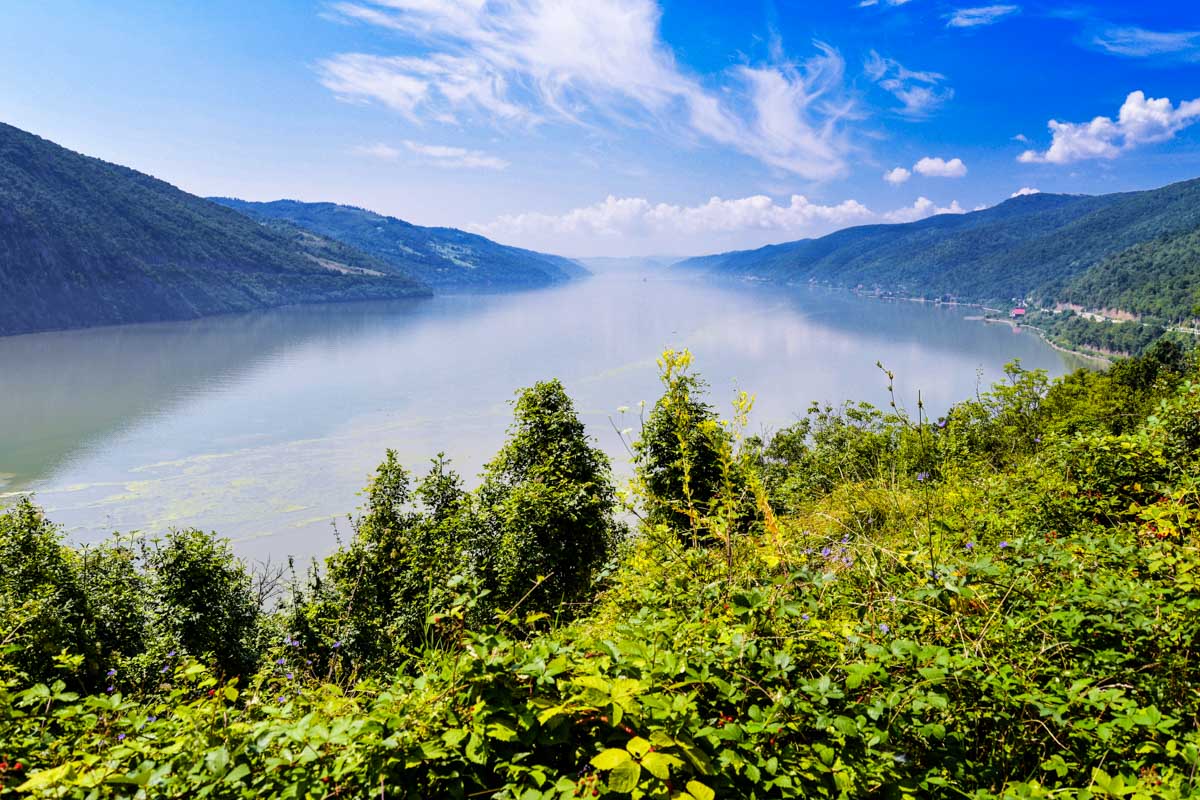Im Donaukessel zwischen Serbien und Rumänien ist die Donau nur 200 Meter breit und gewaltige 80 Meter tief