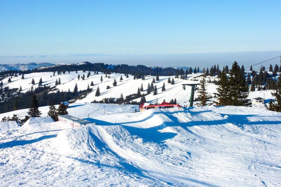 Im Winter pilgern die Bewohner der Umgebung zur knapp 2km langen Skipiste von Păltiniș, Rumänien - © Gelu Stanescu CC BY-SA3.0/Wiki