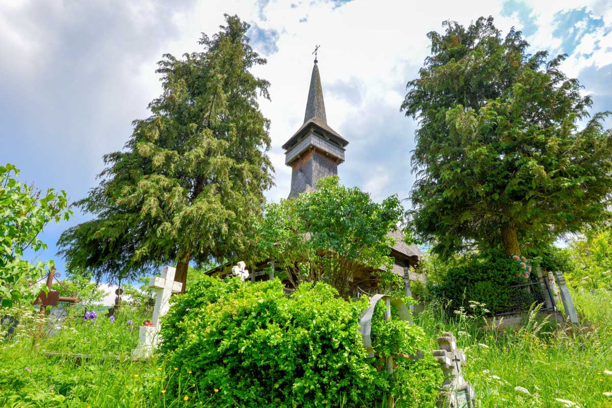 Die Holzkirche von Poienile Izei wurde im Jahr 1637 der Hl. Paraschiva geweiht, Rumänien