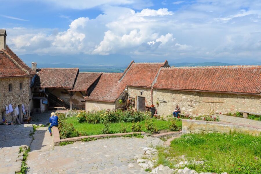 Heute fungiert die mittelalterliche Burgruine von Râșnov als Freilicht-Museum, das einen wichtigen Anziehungspunkt für Rumäniens Touristen darstellt - © FRASHO / franks-travelbox
