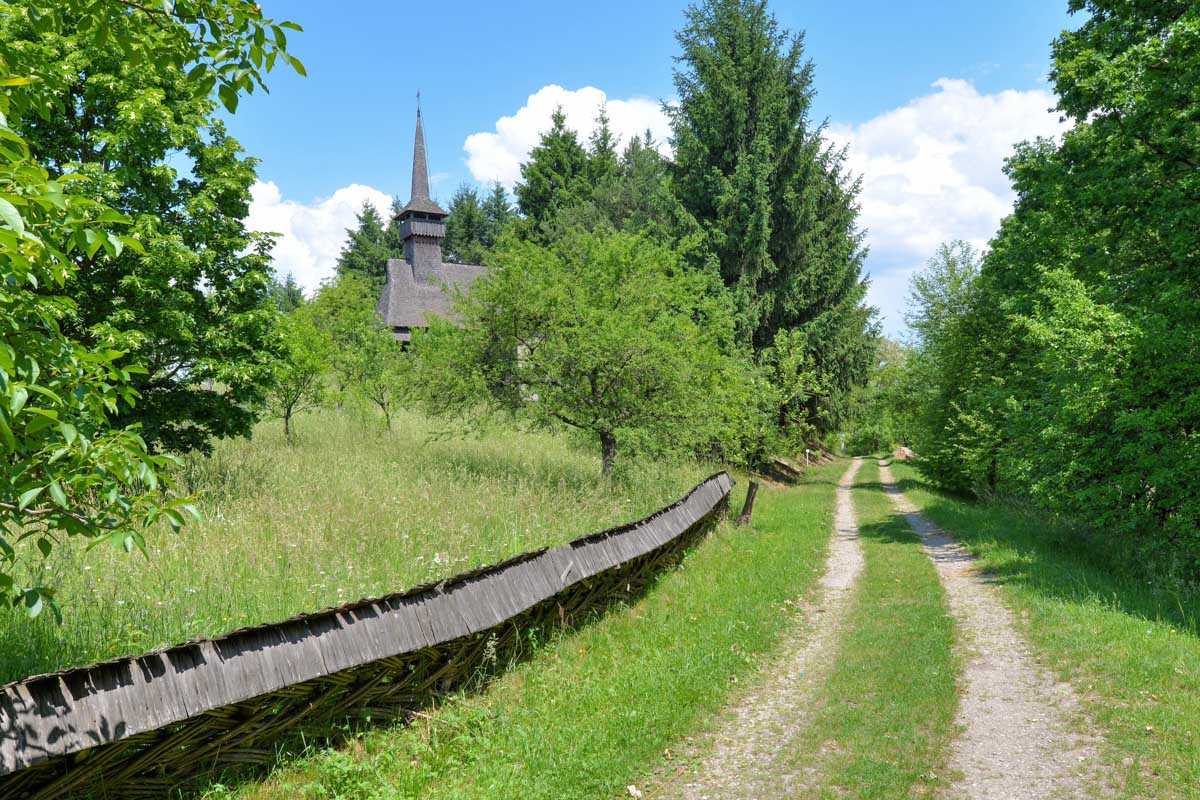 Das Freilichtmuseum liegt im Osten von Sighetu Marmatiei und ist über die Bogdan Vodă zu erreichen, Rumänien