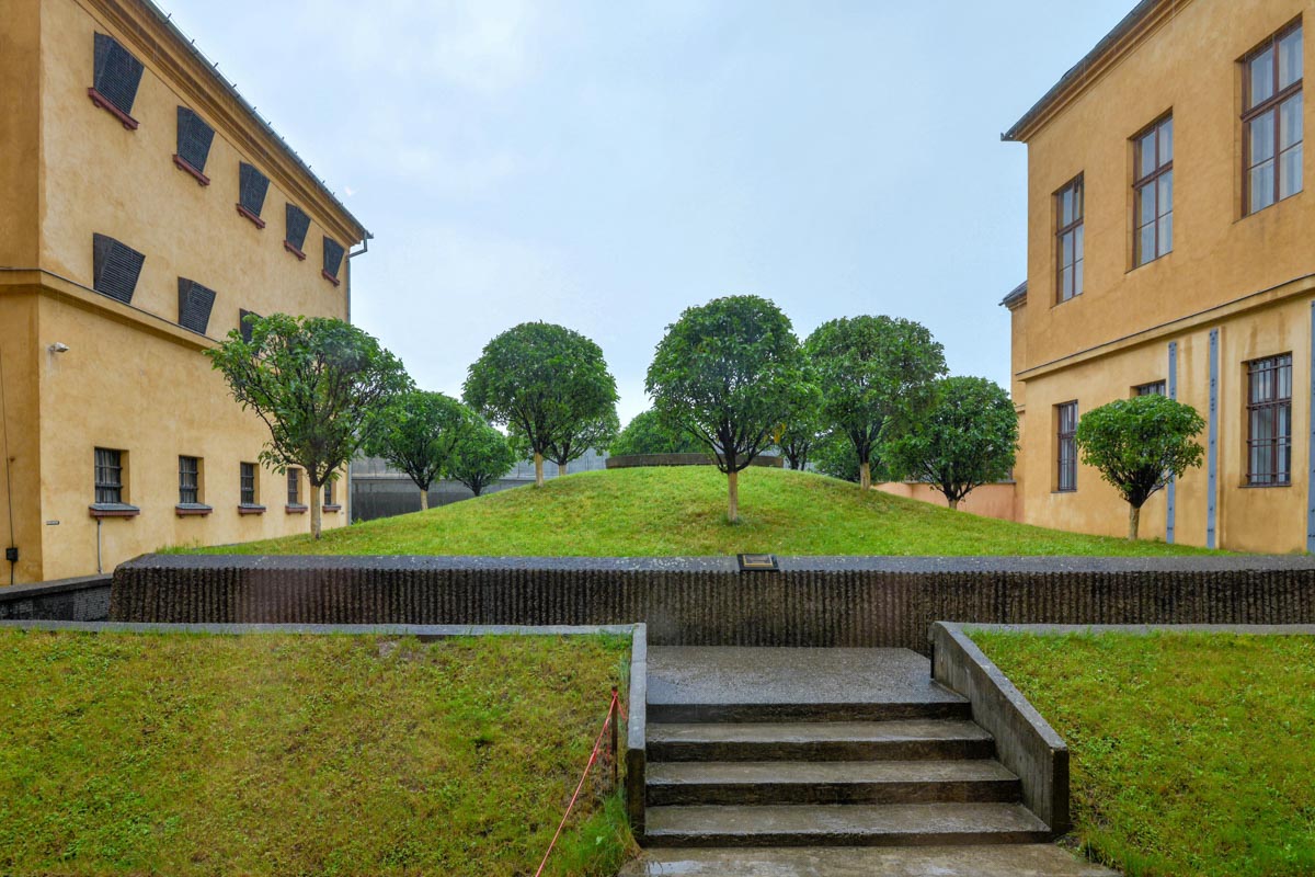 Im Jahr 1996 wurde das Sighet Memorial in Rumänien um eine unterirdische Gebets- und Meditationsstätte erweitert