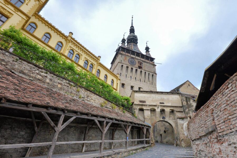Sighisoara (Schäßburg) in Rumänien zählt mit seinen verschachtelten Dächern und zauberhaften Bauten zu den schönsten mittelalterlichen Stadtzentren Europas - © FRASHO / franks-travelbox