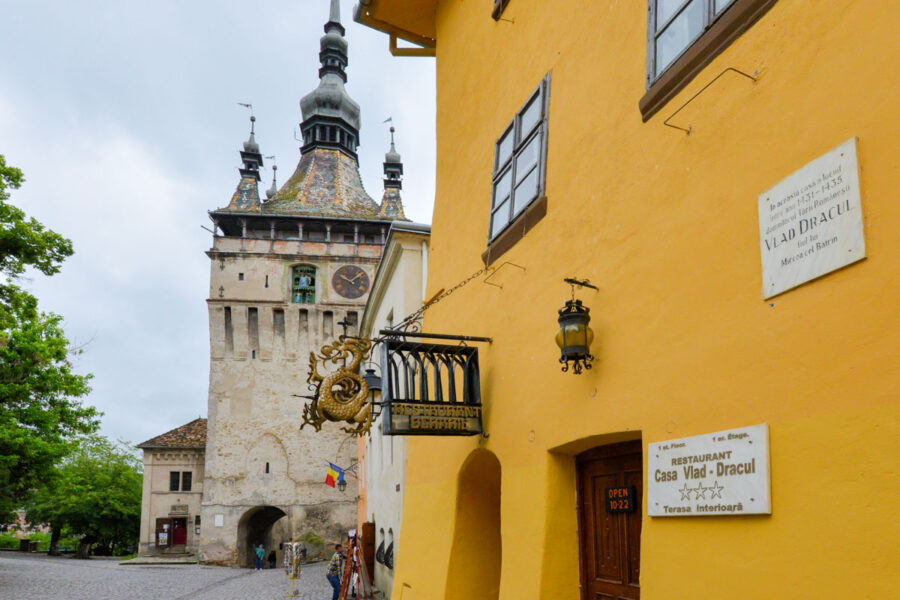 Der Legende zufolge soll das Vorbild für Graf Dracula, Vlad III. Drăculea, in diesem Haus in Sighisoara geboren worden sein, Rumänien  - © FRASHO / franks-travelbox