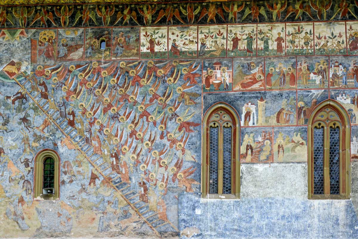 Experten betrachten die Darstellung „Stufenleiter der Tugenden“ am Sucevița-Kloster als eine der schönsten aller Moldauklöster, Rumänien