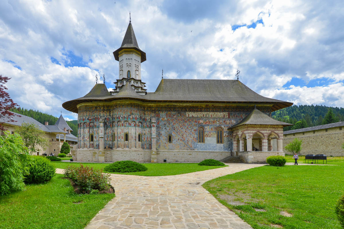 Auf dem Kloster von Sucevița prangen die am besten erhaltenen Außenfresken der berühmten Moldau-Klöster in der Bukowina, Rumänien