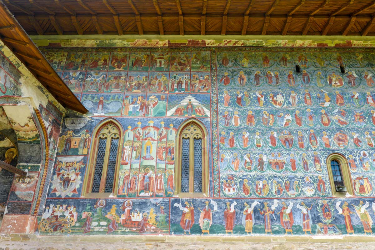 Der Grund, aus dem die Wandmalereien dieses Kloster von Sucevița so gut erhalten sind, liegt in seiner vergleichsweise späten Errichtung, Rumänien