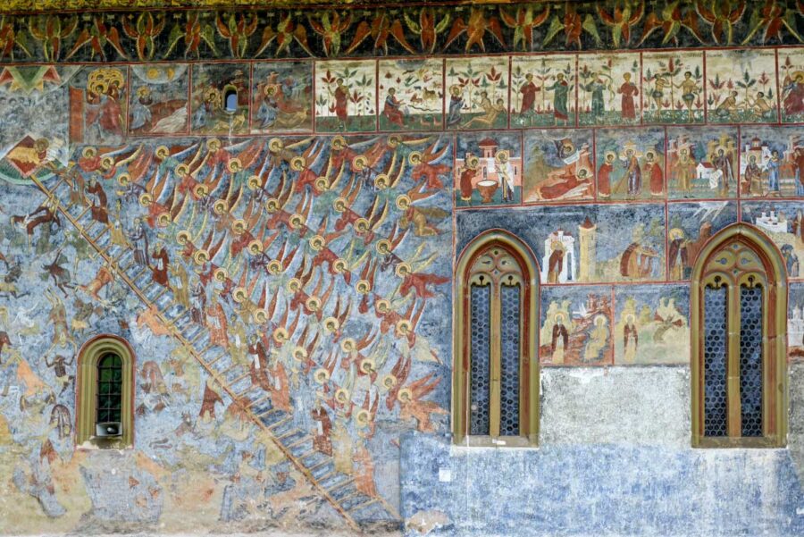 Experten betrachten die Darstellung „Stufenleiter der Tugenden“ am Sucevița-Kloster als eine der schönsten aller Moldauklöster, Rumänien - © FRASHO / franks-travelbox